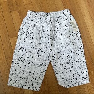 Stylish Kids' Black and White Speckled Shorts Size Large 14/16